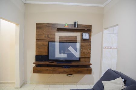 Casa à venda com 270m², 5 quartos e 2 vagas Casa à venda com 270m², 5 quartos e 2 vagasSala - Casa Fundos