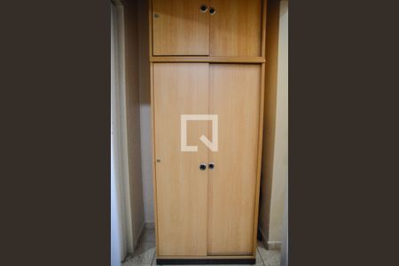 Casa à venda com 270m², 5 quartos e 2 vagas Casa à venda com 270m², 5 quartos e 2 vagasArmário - Corredor