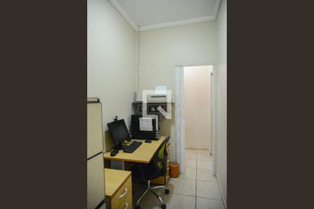 Casa à venda com 270m², 5 quartos e 2 vagas Casa à venda com 270m², 5 quartos e 2 vagasEscritorio - Casa Fundos