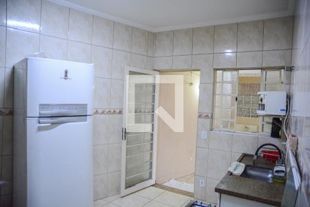 Casa à venda com 270m², 5 quartos e 2 vagas Casa à venda com 270m², 5 quartos e 2 vagasCozinha - Casa Fundos