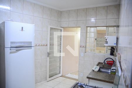 Casa à venda com 270m², 5 quartos e 2 vagas Casa à venda com 270m², 5 quartos e 2 vagasCozinha - Casa Fundos