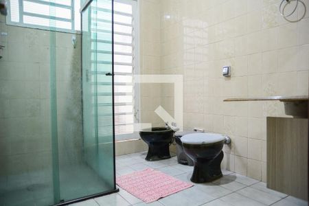 Casa à venda com 270m², 5 quartos e 2 vagas Casa à venda com 270m², 5 quartos e 2 vagasBanheiro Corredor