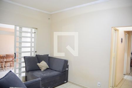Casa à venda com 270m², 5 quartos e 2 vagas Casa à venda com 270m², 5 quartos e 2 vagasSala - Casa Fundos