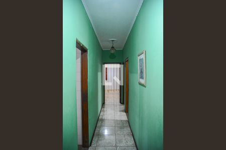 Casa à venda com 270m², 5 quartos e 2 vagas Casa à venda com 270m², 5 quartos e 2 vagasCorredor