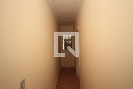 Corredor de casa à venda com 4 quartos, 180m² em Jardim Vila Formosa, São Paulo