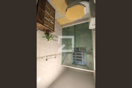 Banheiro de casa à venda com 7 quartos, 350m² em Niterói, Canoas