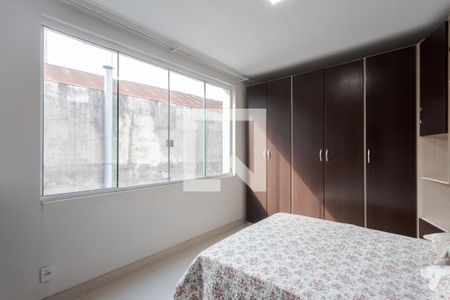 Quarto 1 de apartamento para alugar com 2 quartos, 100m² em São Geraldo, Porto Alegre