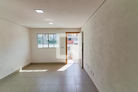 Sala de casa para alugar com 2 quartos, 135m² em Jardim das Vertentes, São Paulo