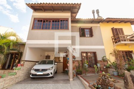 Casa de condomínio à venda com 178m², 3 quartos e 1 vaga Casa de condomínio à venda com 178m², 3 quartos e 1 vagaFachada