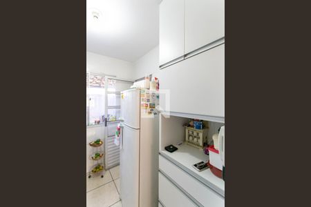 Cozinha de casa de condomínio à venda com 2 quartos, 114m² em Jaqueline, Belo Horizonte