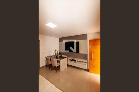 Sala de casa à venda com 3 quartos, 116m² em São João Batista, Belo Horizonte