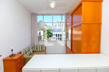 Quarto de kitnet/studio para alugar com 1 quarto, 24m² em Laranjeiras, Rio de Janeiro