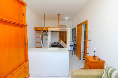 Quarto de kitnet/studio para alugar com 1 quarto, 24m² em Laranjeiras, Rio de Janeiro