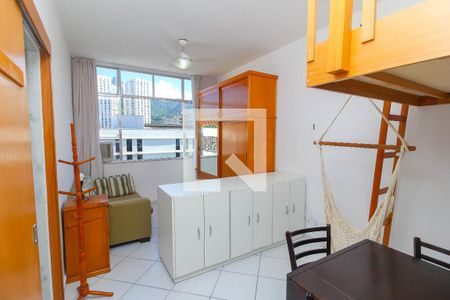 Quarto de kitnet/studio para alugar com 1 quarto, 24m² em Laranjeiras, Rio de Janeiro