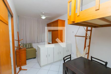 Quarto de kitnet/studio para alugar com 1 quarto, 24m² em Laranjeiras, Rio de Janeiro