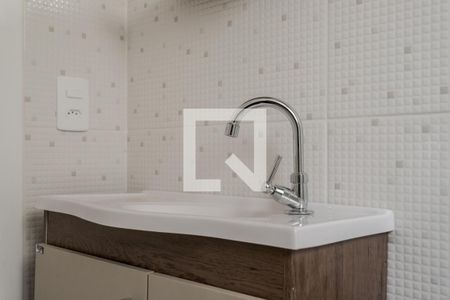 Banheiro de apartamento à venda com 2 quartos, 44m² em Protásio Alves, Porto Alegre