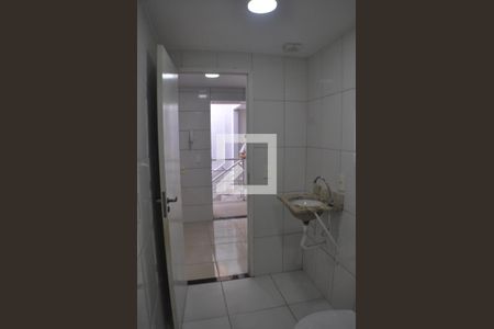 Banheiro de kitnet/studio para alugar com 1 quarto, 30m² em Jacarepaguá, Rio de Janeiro