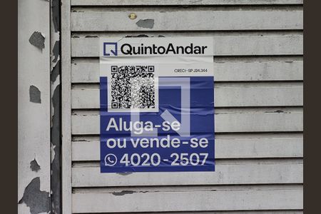 Apartamento à venda com 47m², 2 quartos e 1 vaga Apartamento à venda com 47m², 2 quartos e 1 vagaPlaquinha instalada no portão do imóvel