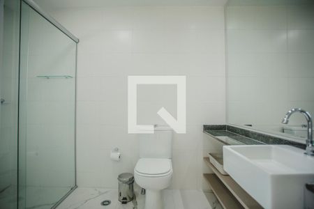 Banheiro de kitnet/studio para alugar com 1 quarto, 27m² em Mirandópolis, São Paulo