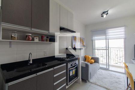 Sala e cozinha de apartamento para alugar com 1 quarto, 30m² em Vila Ema, São Paulo