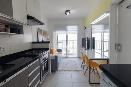 Sala e cozinha de apartamento para alugar com 1 quarto, 30m² em Vila Ema, São Paulo