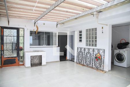 Casa à venda com 171m², 3 quartos e 2 vagas Casa à venda com 171m², 3 quartos e 2 vagasÁrea de Serviço