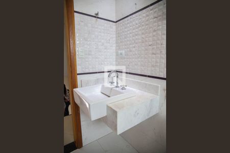 Casa à venda com 171m², 3 quartos e 2 vagas Casa à venda com 171m², 3 quartos e 2 vagasBanheiro