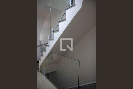Escada de casa de condomínio à venda com 3 quartos, 114m² em Vila Nivi, São Paulo