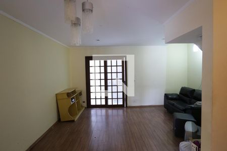 Sala de casa de condomínio para alugar com 3 quartos, 100m² em Vila Araguaia, São Paulo