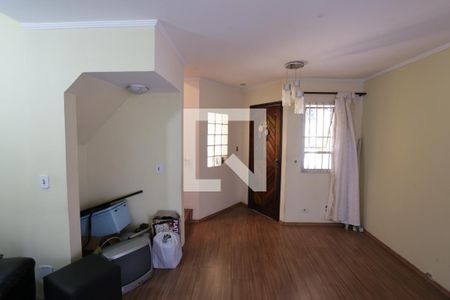 Sala de casa de condomínio para alugar com 3 quartos, 100m² em Vila Araguaia, São Paulo