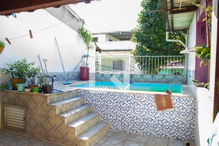 Casa para alugar com 250m², 4 quartos e 2 vagas Casa para alugar com 250m², 4 quartos e 2 vagasPiscina