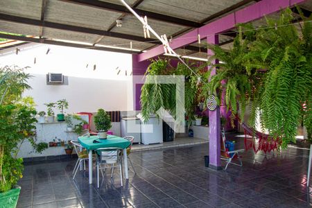 Casa para alugar com 250m², 4 quartos e 2 vagas Casa para alugar com 250m², 4 quartos e 2 vagasTerraço