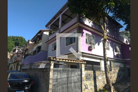 Casa para alugar com 250m², 4 quartos e 2 vagas Casa para alugar com 250m², 4 quartos e 2 vagasFachada