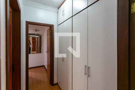 Corredor de apartamento à venda com 3 quartos, 120m² em União, Belo Horizonte