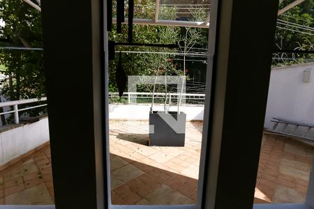 sala vista de casa para alugar com 4 quartos, 580m² em Vila Morumbi, São Paulo