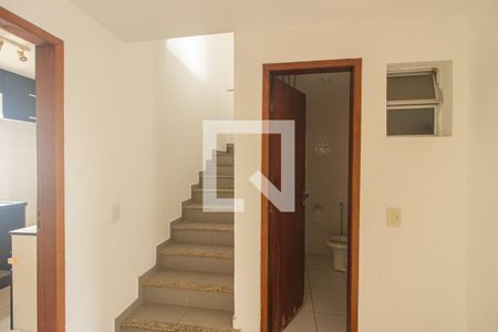 Escada de casa para alugar com 4 quartos, 180m² em Guaratiba, Rio de Janeiro