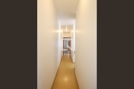 Corredor de casa à venda com 4 quartos, 200m² em Vila Ipojuca, São Paulo