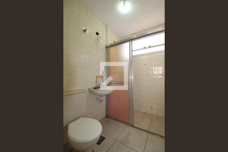 Banheiro de apartamento à venda com 1 quarto, 44m² em Vila Itapura, Campinas