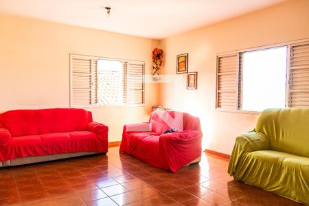 Sala de casa de condomínio à venda com 3 quartos, 360m² em Novo Glória, Belo Horizonte