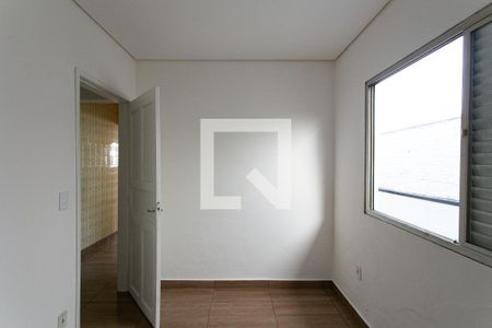 Quarto 2 de casa para alugar com 2 quartos, 120m² em Vila Canero, São Paulo
