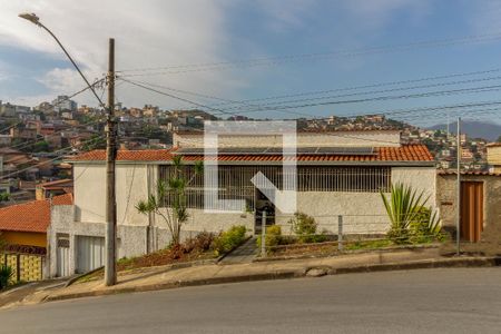 Casa à venda com 5 quartos, 363m² em Boa Vista, Belo Horizonte