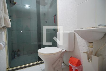 banheiro de apartamento à venda com 2 quartos, 40m² em Rubem Berta, Porto Alegre