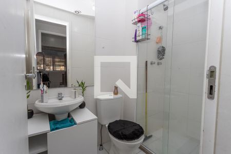 Banheiro  de apartamento à venda com 1 quarto, 44m² em Canhema, Diadema