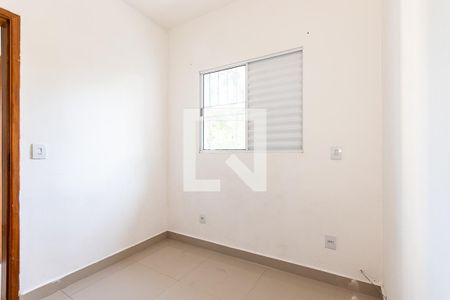 Quarto 1 de apartamento para alugar com 2 quartos, 45m² em Jardim Eliane, São Paulo