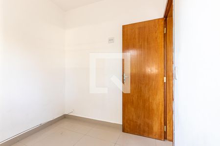 Quarto 1 de apartamento para alugar com 2 quartos, 45m² em Jardim Eliane, São Paulo