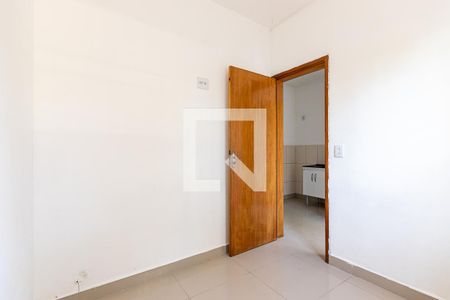 Quarto 1 de apartamento para alugar com 2 quartos, 45m² em Jardim Eliane, São Paulo