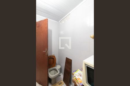 Casa à venda com 250m², 3 quartos e 3 vagas Casa à venda com 250m², 3 quartos e 3 vagasBanheiro - casa fundos