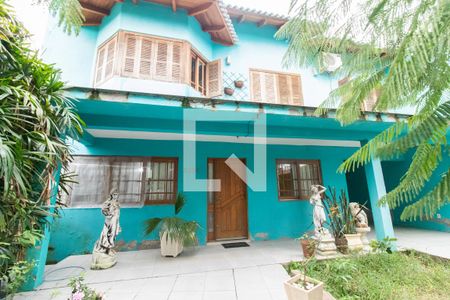 Casa à venda com 250m², 3 quartos e 3 vagas Casa à venda com 250m², 3 quartos e 3 vagasFachada