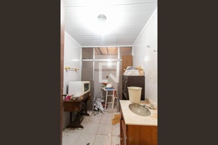 Casa à venda com 250m², 3 quartos e 3 vagas Casa à venda com 250m², 3 quartos e 3 vagasBanheiro - casa fundos