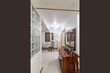 Casa à venda com 250m², 3 quartos e 3 vagas Casa à venda com 250m², 3 quartos e 3 vagasEscritório